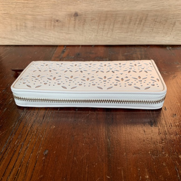 Coach Taylor Eyelet Accordion Zip Wallet—NWOT - Picture 4 of 8